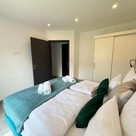 Local-lux Garden A- 2 Bedrooms-terrace ケチケメート