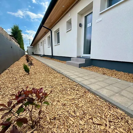 Local-lux Garden A- 2 Bedrooms-terrace * Kecskemet