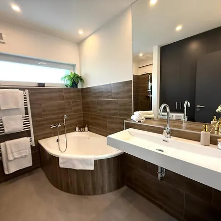 Local-lux Garden A- 2 Bedrooms-terrace *