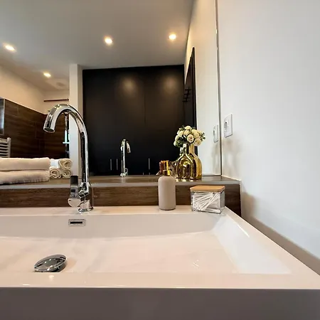 アパート Local-lux Garden A- 2 Bedrooms-terrace *