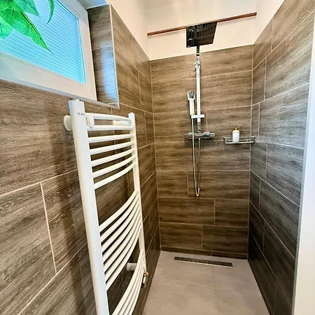 アパート Local-lux Garden A- 2 Bedrooms-terrace *