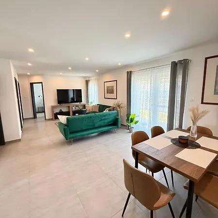 Local-lux Garden A- 2 Bedrooms-terrace Kecskemét