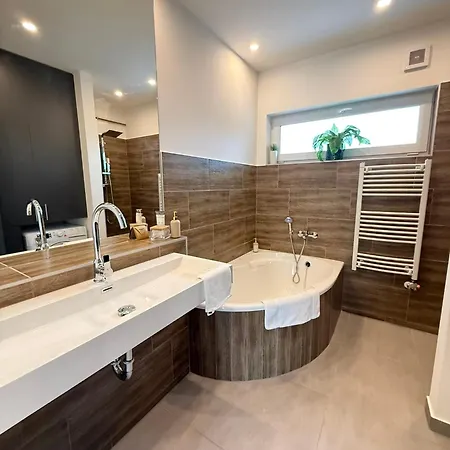 Local-lux Garden A- 2 Bedrooms-terrace *