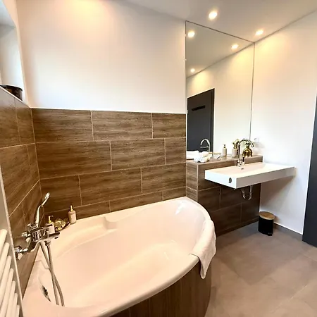 Local-lux Garden A- 2 Bedrooms-terrace アパート *