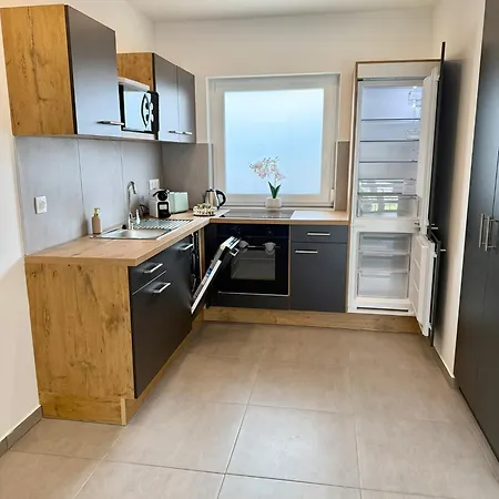 Local-lux Garden A- 2 Bedrooms-terrace Apartament Kecskemét
