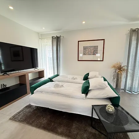 Apartment Local-lux Garden A- 2 Bedrooms-terrace *
